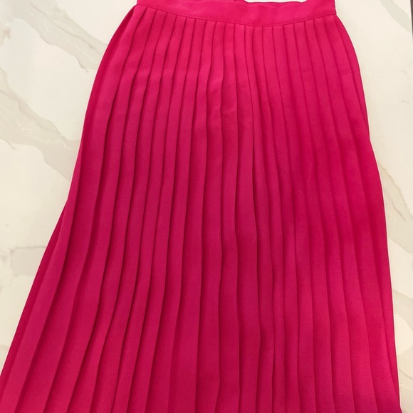 Vintage | Pleated Skirt by Simply Manakin - Picture 3 of 11